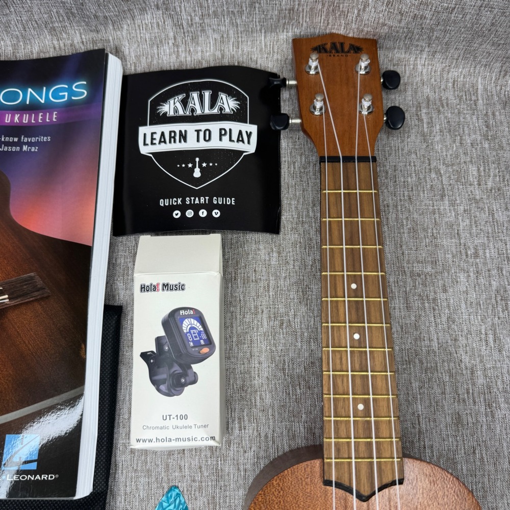 Kala Learn To Play Soprano Ukulele Starter Kit Mahogany KALA-LTP-S with Bag - Picture 3 of 7